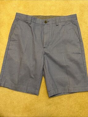 Amazon Essentials Men’s Classic Golf shorts size 32